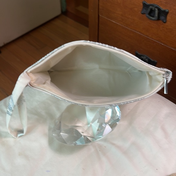 Hawaiian Pineapple Tote and Pouch Set - Picture 7 of 10